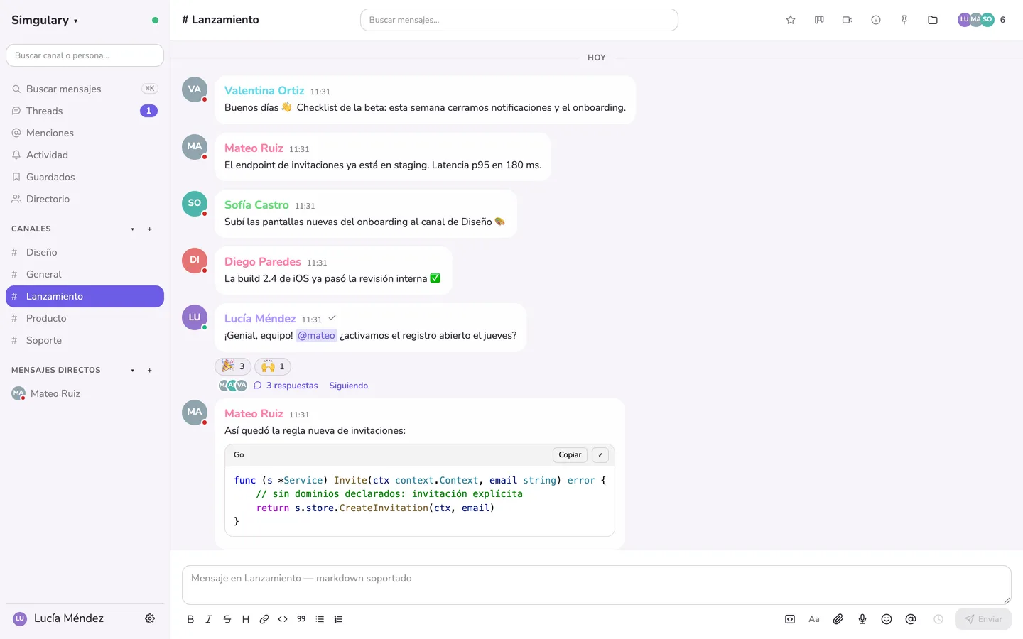 La app web de Zapy: canales a la izquierda y una conversación con un thread abierto